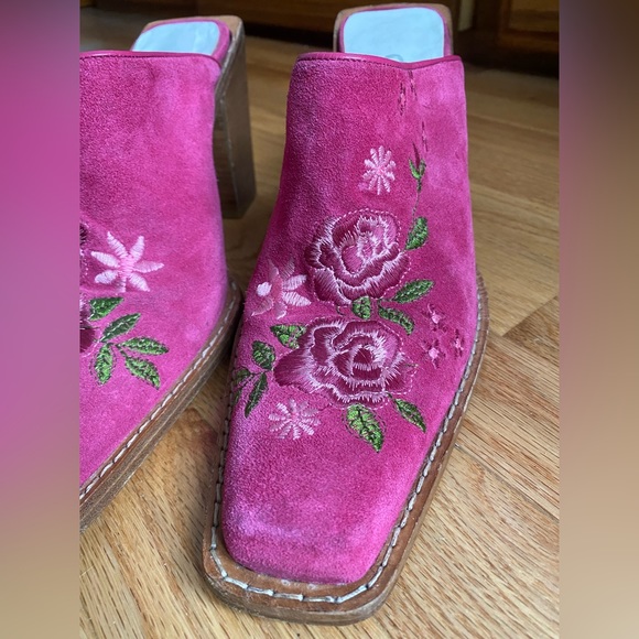 Vintage Embroidered Pink Suede Mules - Picture 7 of 7